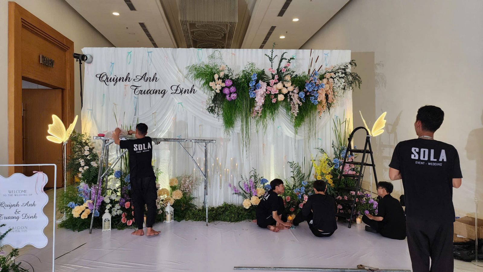 Đội ngũ SOLA thi công trang trí tiệc cưới tại phường Tân Định Sài Gòn chuyên nghiệp
