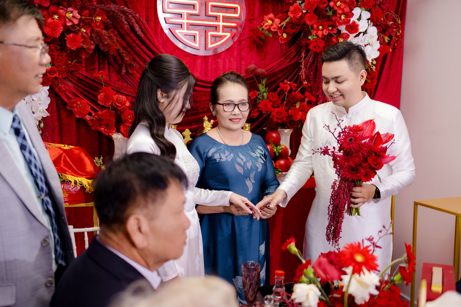 trang trí gia tiên nhà gái gồm những gì?