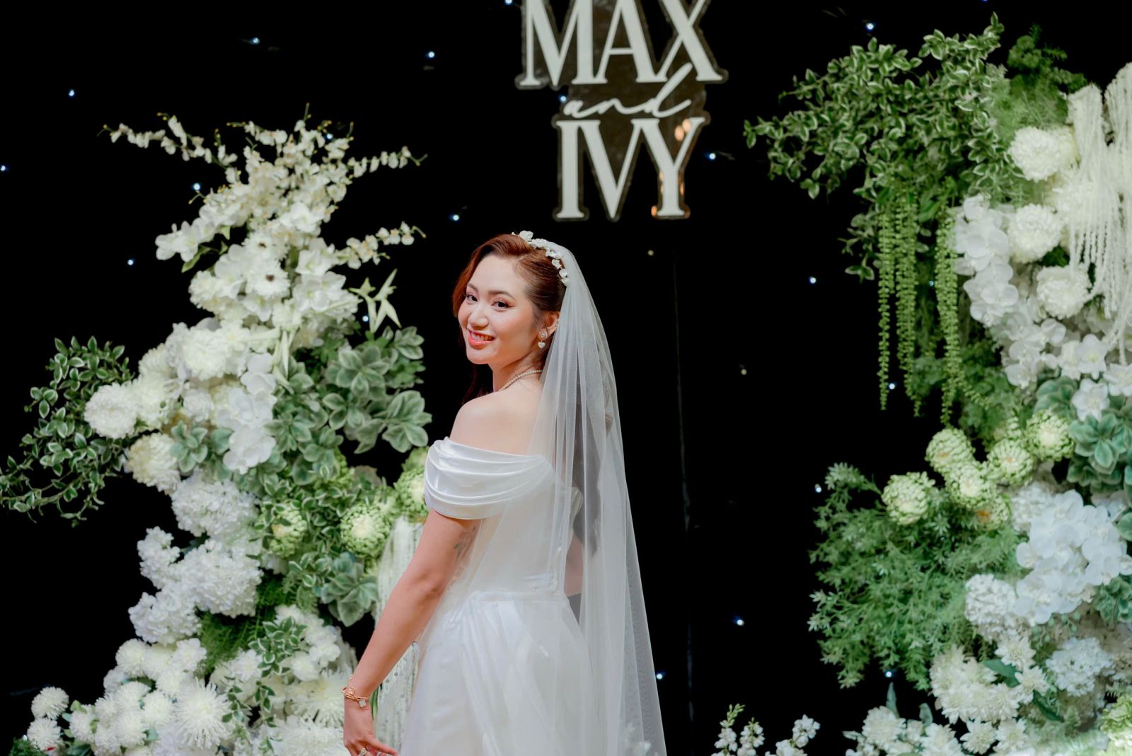 trang trí tiệc cưới hoa lụa