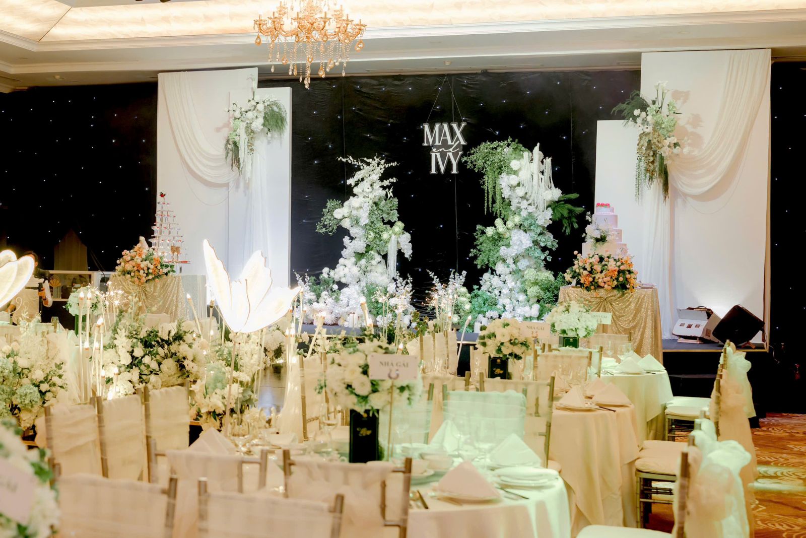 trang trí tiệc cưới hoa lụa